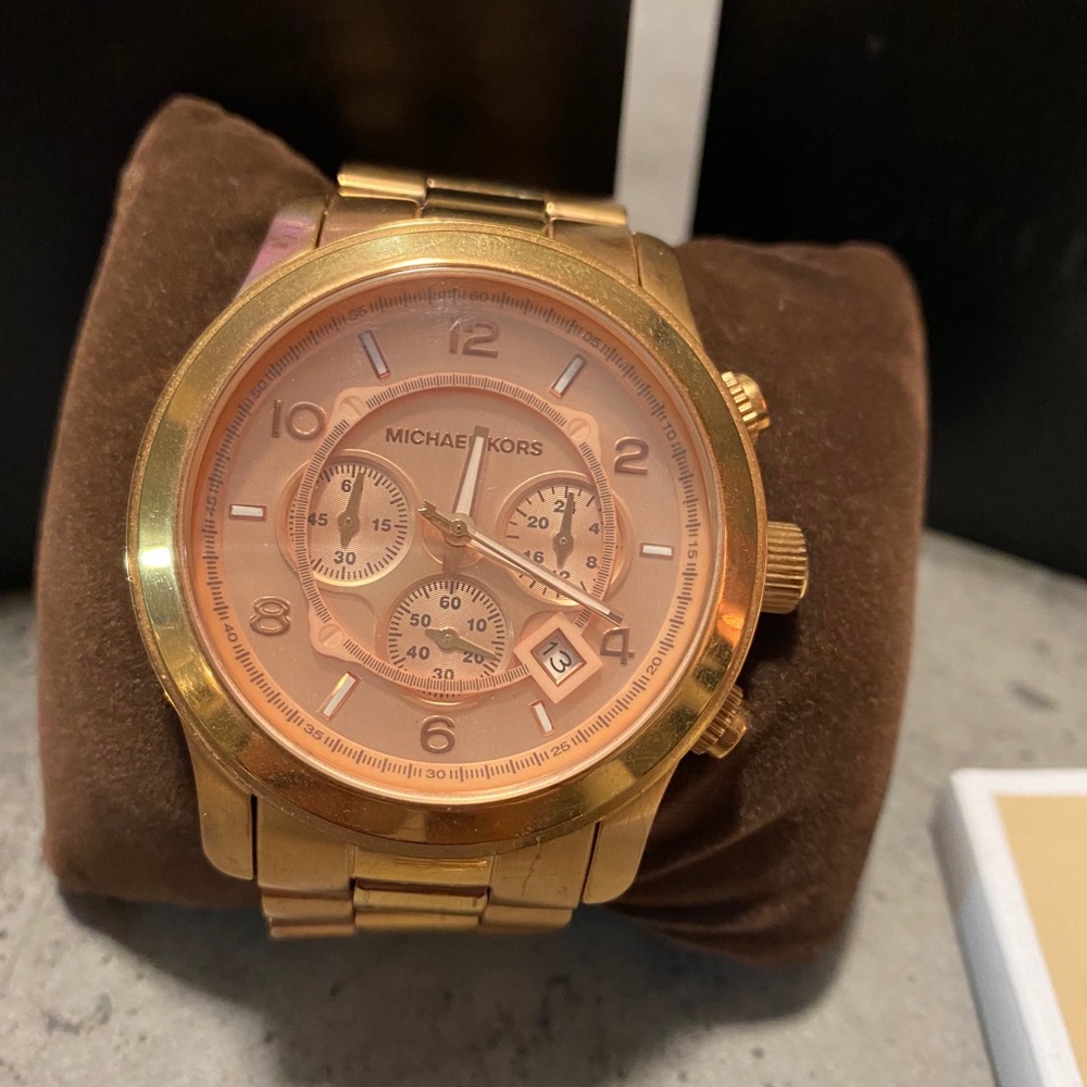 Michael Kors oversized watch - Picture 2 of 3